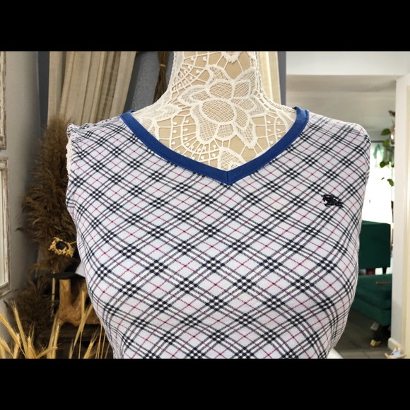 Authentic Burberry T-Shirt - Picture 7 of 14